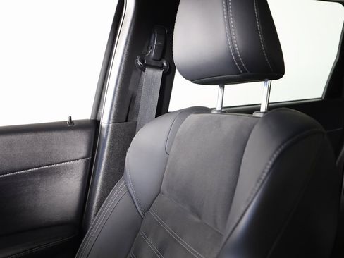 Used 2023 Mitsubishi Outlander SE image 42