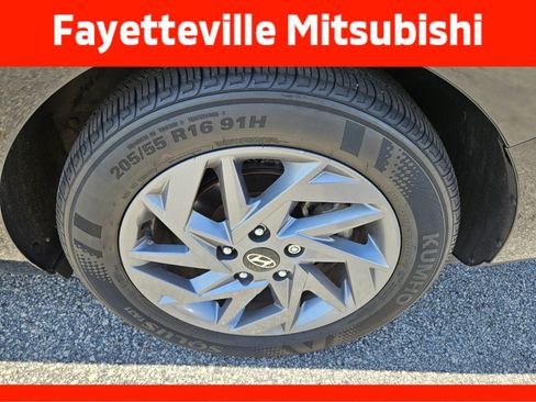 Used 2024 Hyundai Elantra SEL FWD image 14