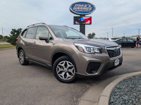 Used 2019 Subaru Forester Premium w/ All-Weather Package AWD/4WD image 2