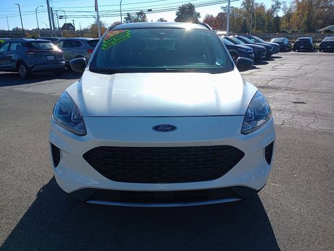 Used 2020 Ford Escape SE Sport image 3