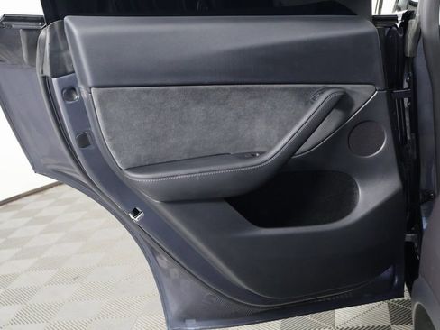 Used 2023 Tesla Model Y Performance image 13
