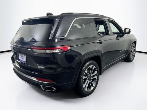Used 2023 Jeep Grand Cherokee Overland w/ Luxury Tech Group IV AWD/4WD image 5