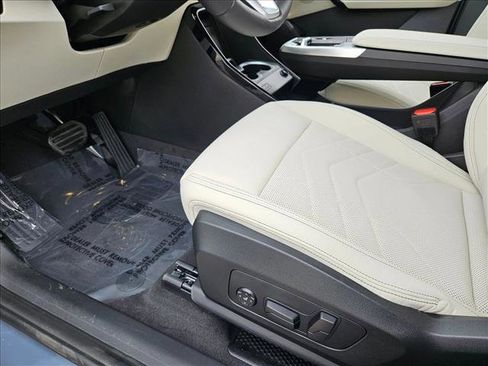 New 2026 BMW X1 xDrive28i w/ Technology Package AWD/4WD image 4