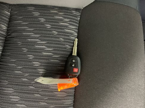 Used 2018 Toyota Tundra SR5 w/ SR5 Upgrade Package image 41