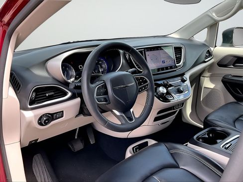 Certified 2023 Chrysler Pacifica Touring-L FWD image 14
