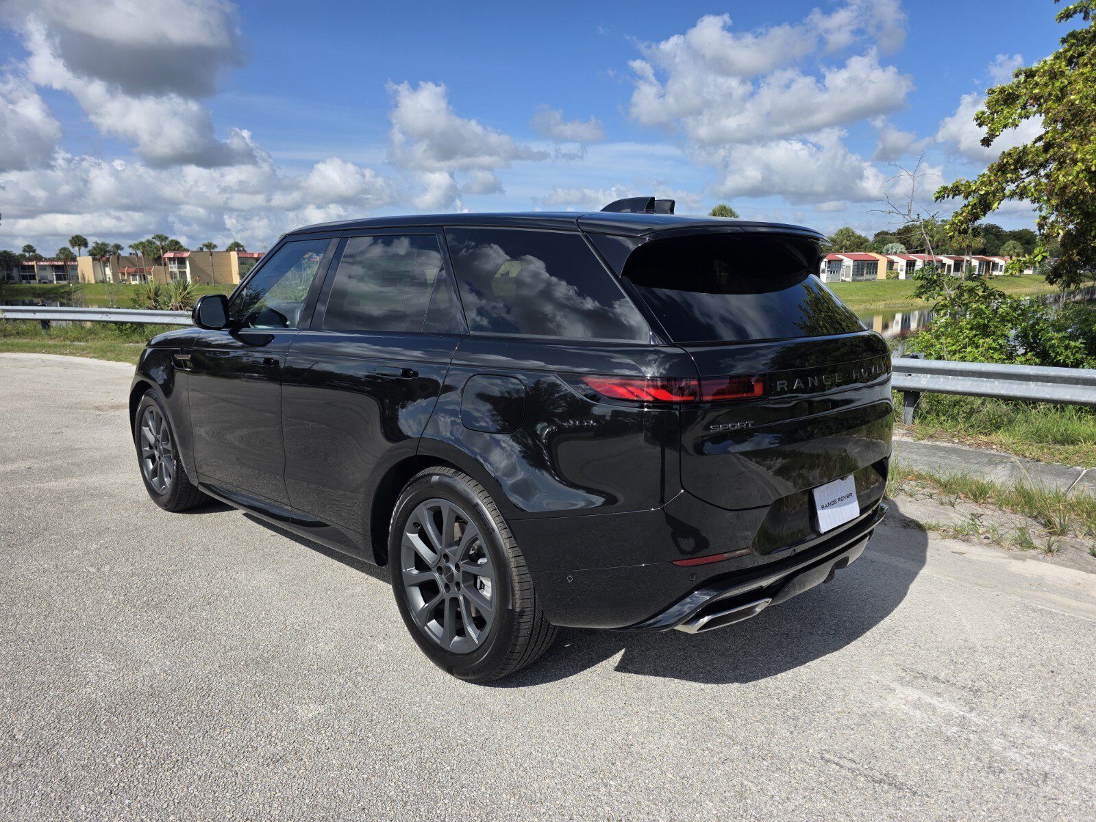 New 2026 Land Rover Range Rover Sport Dynamic SE AWD/4WD image 2
