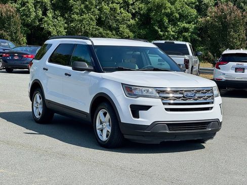Used 2018 Ford Explorer FWD image 2