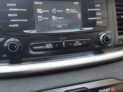 Used 2017 Kia Sorento FWD image 16