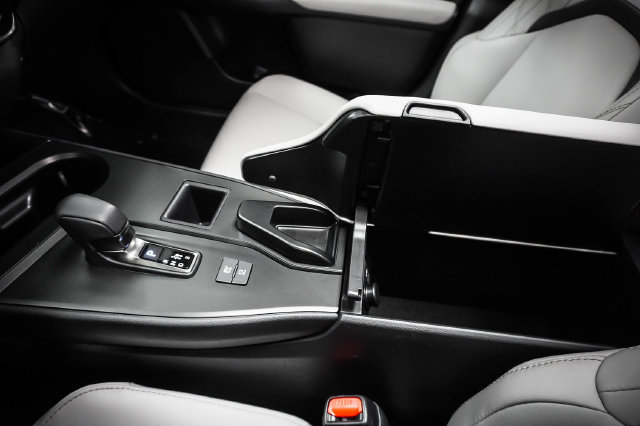 Certified 2025 Lexus UX 300h FWD w/ Accessory Package (Z2) image 18