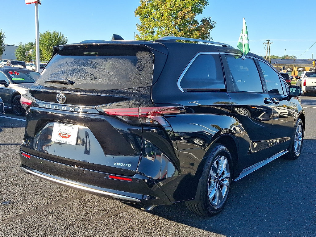 Used 2026 Toyota Sienna Limited FWD image 6