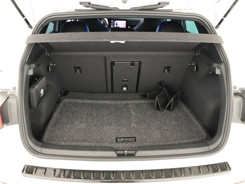 Used 2024 Volkswagen Golf R AWD/4WD image 32