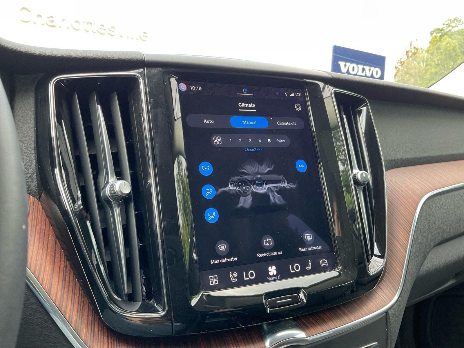 Certified 2023 Volvo XC60 B5 Plus AWD/4WD image 23