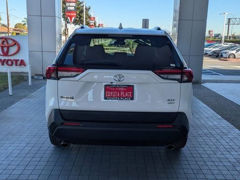 Used 2025 Toyota RAV4 XLE image 9