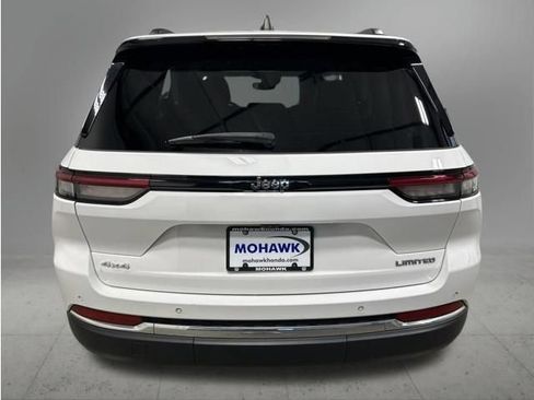 Used 2023 Jeep Grand Cherokee Limited AWD/4WD image 4
