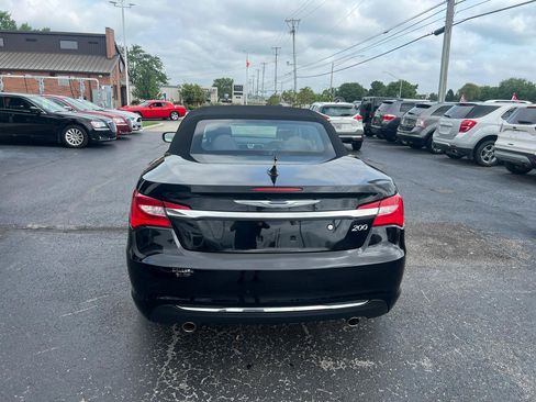 Used 2013 Chrysler 200 Touring FWD image 4