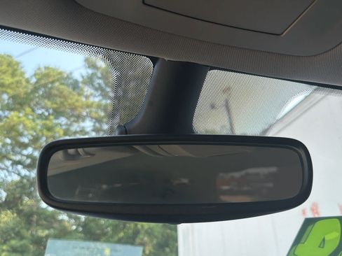Used 2024 Chrysler Pacifica Touring-L FWD image 29