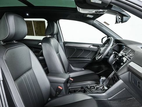 Used 2024 Volkswagen Tiguan SE R-Line image 19