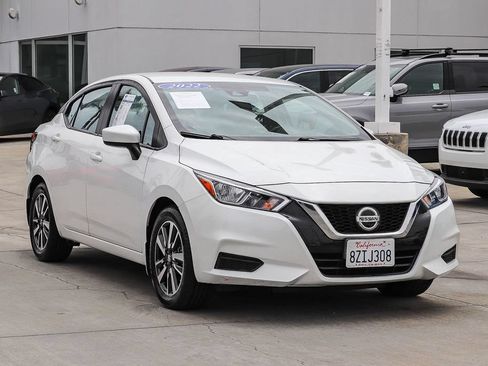 Used 2022 Nissan Versa SV FWD image 3