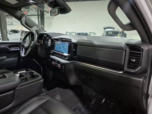 Certified 2025 GMC Sierra 1500 SLT image 28