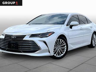 Used 2019 Toyota Avalon Limited FWD video 1