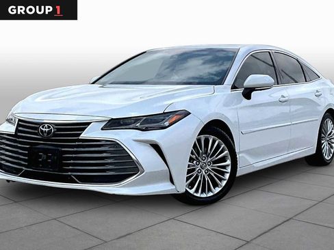 Used 2019 Toyota Avalon Limited FWD image 1