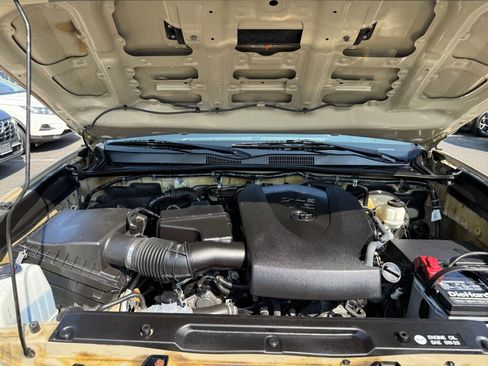 Used 2019 Toyota Tacoma TRD Sport w/ Technology Package AWD/4WD image 29