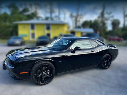 Used 2018 Dodge Challenger R/T Plus RWD image 1