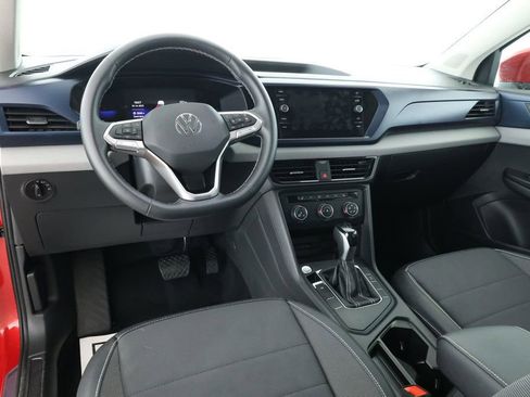 Used 2022 Volkswagen Taos SE w/ Panoramic Sunroof Package image 11