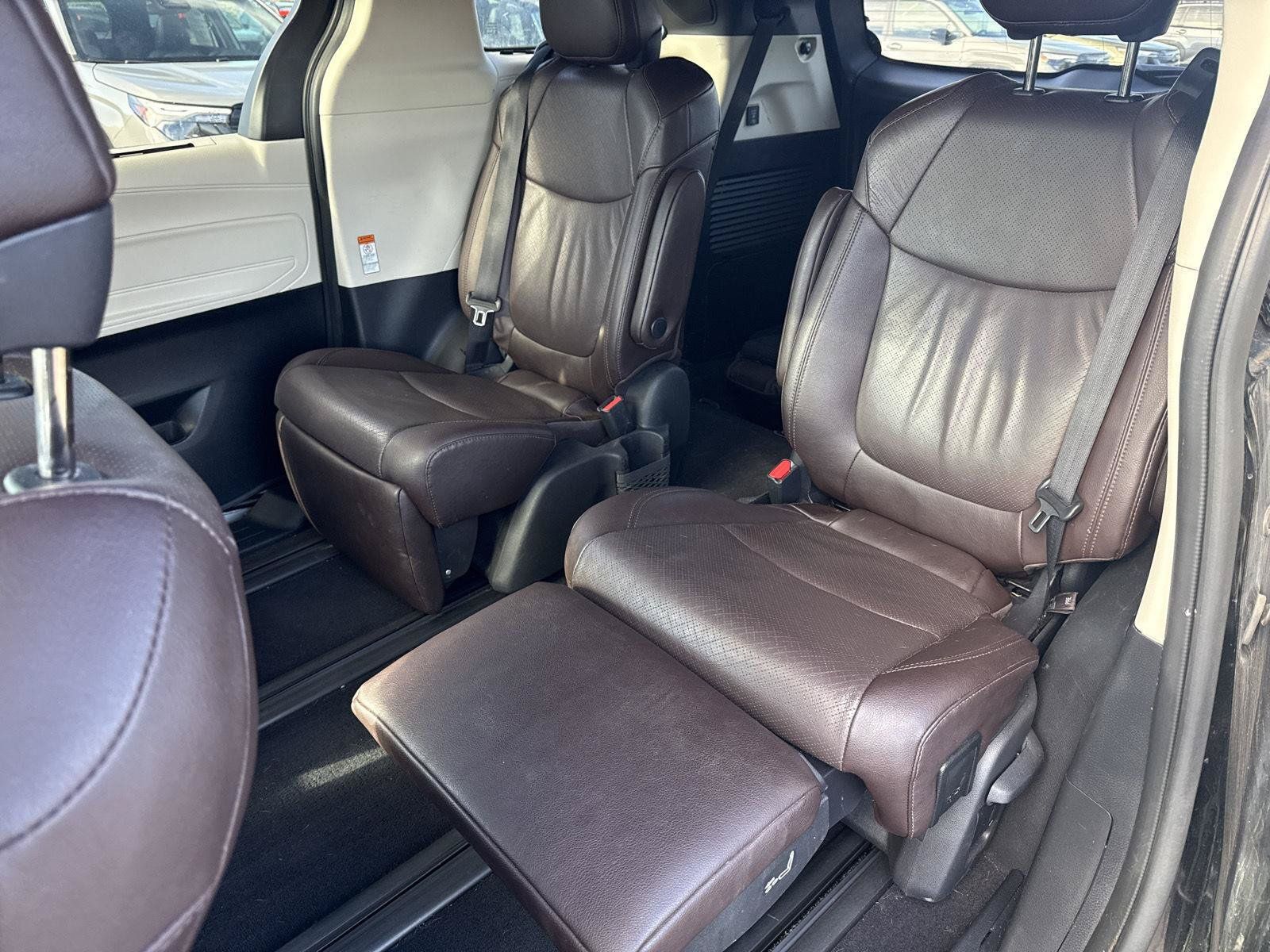 Used 2022 Toyota Sienna Platinum AWD/4WD image 10