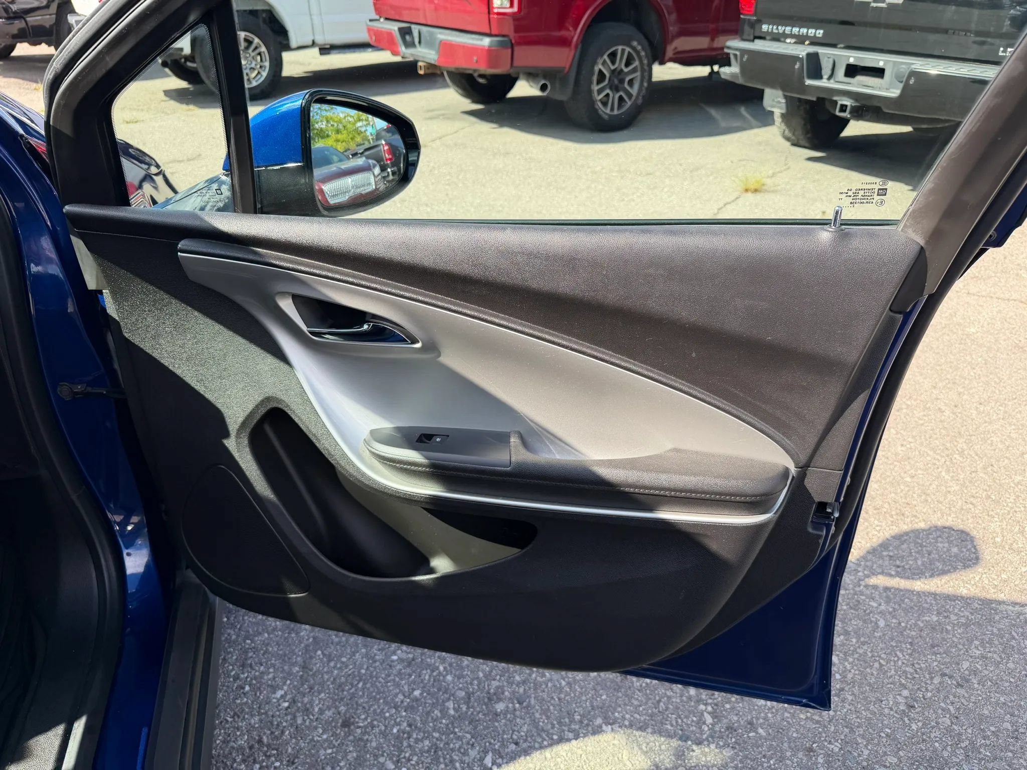 Used 2013 Chevrolet Volt w/ Comfort Package FWD image 26