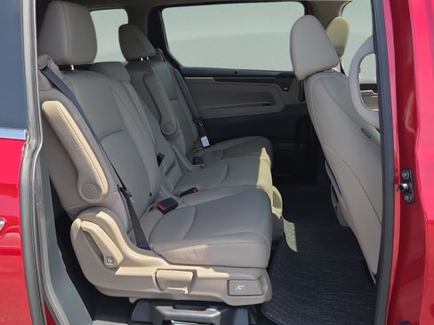 Used 2023 Honda Odyssey EX-L image 17
