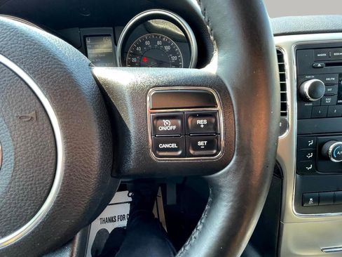 Used 2012 Jeep Grand Cherokee Laredo w/ Laredo E Group image 16