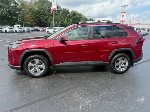 Used 2022 Toyota RAV4 LE AWD/4WD image 3