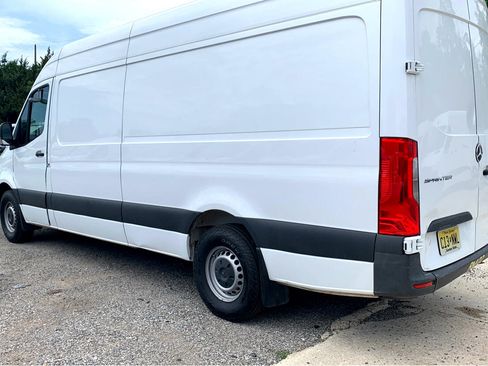 Used 2021 Mercedes-Benz Sprinter 2500 image 7