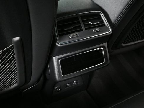 Used 2024 Audi Q8 e-tron Premium image 21