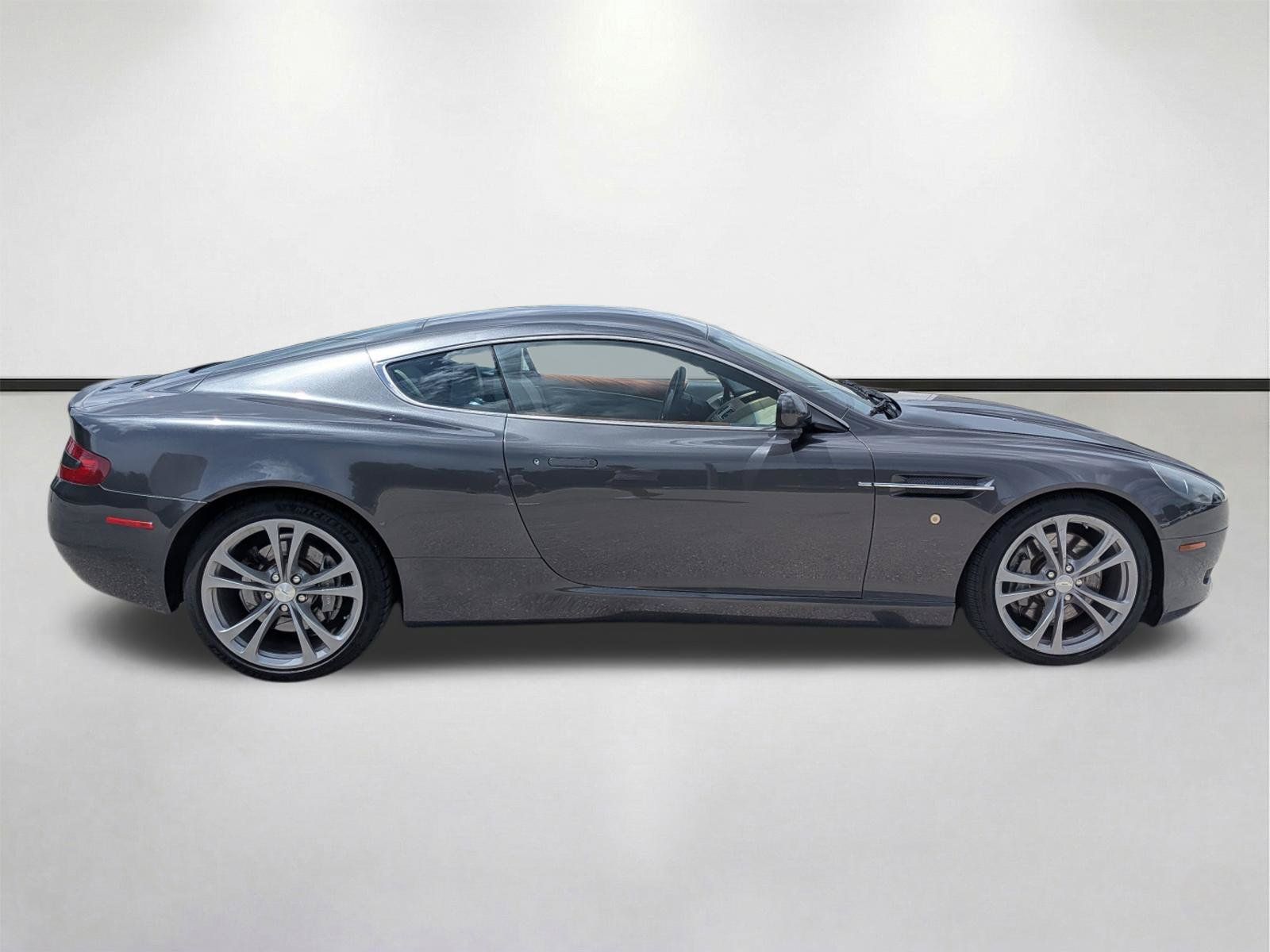Used 2005 Aston Martin DB9 Coupe RWD image 3