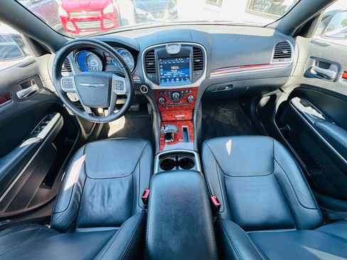 Used 2014 Chrysler 300 RWD image 13