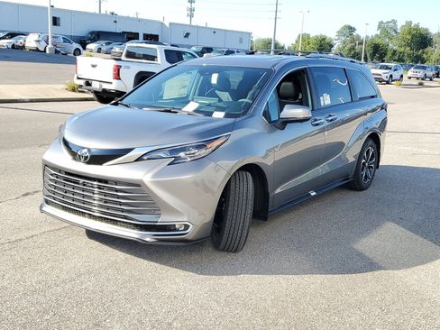 New 2026 Toyota Sienna Platinum AWD/4WD image 2