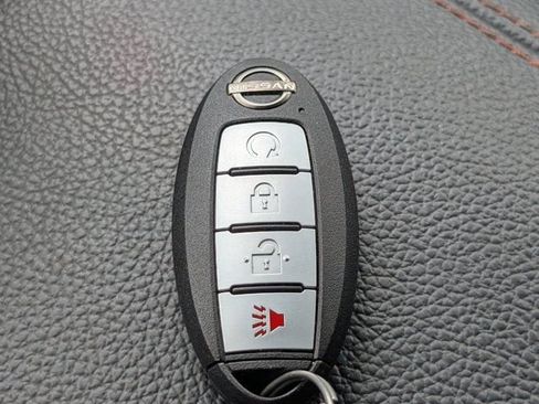 Used 2024 Nissan Titan PRO-4X w/ Pro-4x Convenience Package AWD/4WD image 31