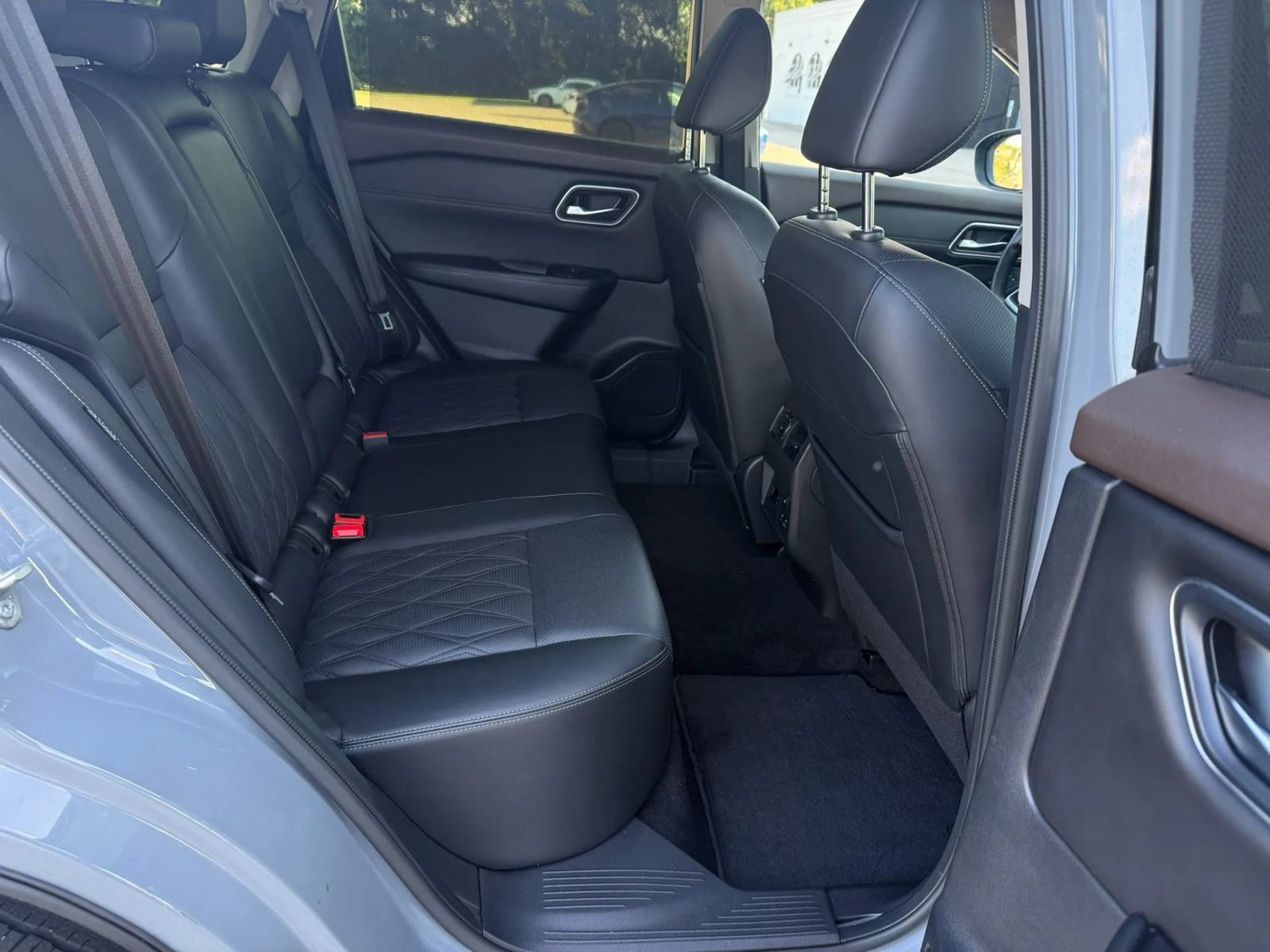 Used 2023 Nissan Rogue Platinum w/ Platinum Premium Package AWD/4WD image 17