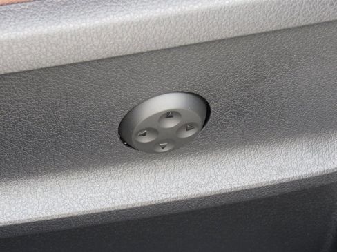 New 2025 Mercedes-Benz GLB 250 4MATIC image 21