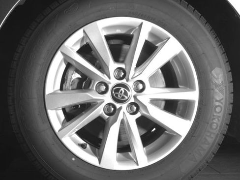 Used 2025 Toyota Camry LE FWD image 9