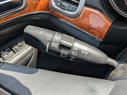 Used 2012 Jeep Grand Cherokee Overland AWD/4WD image 26