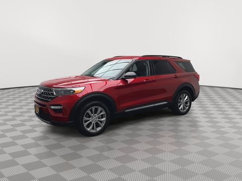 Certified 2023 Ford Explorer XLT w/ Equipment Group 202A AWD/4WD image 38