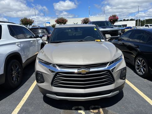 Used 2021 Chevrolet Blazer LT FWD image 2