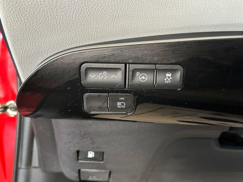 Used 2022 Toyota Prius LE FWD image 17