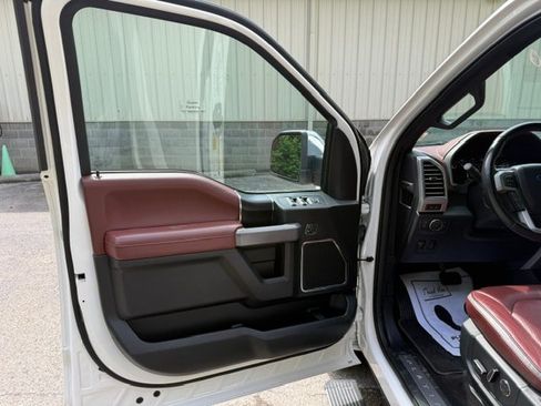 Used 2019 Ford F150 Platinum w/ Equipment Group 701A Luxury AWD/4WD image 9