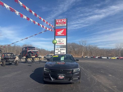Used 2018 Dodge Charger SXT w/ Blacktop Package image 3
