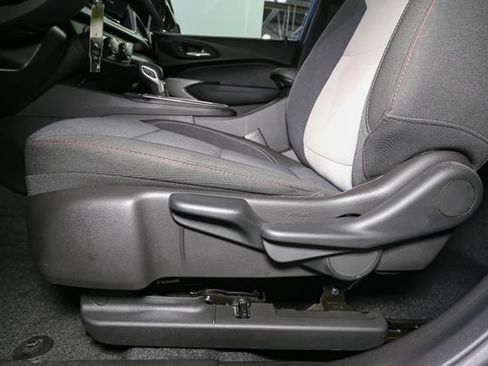 Used 2024 Chevrolet Trax RS FWD image 34
