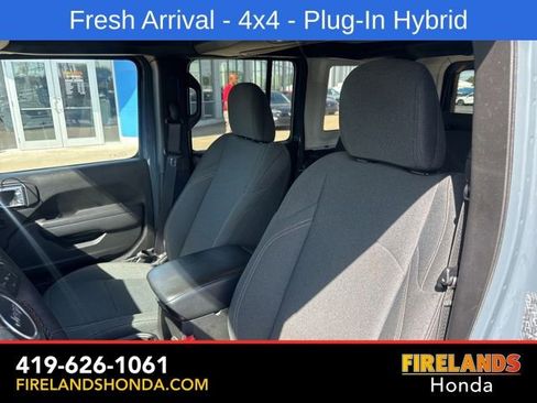 Used 2024 Jeep Wrangler Unlimited w/ Convenience Group AWD/4WD image 17